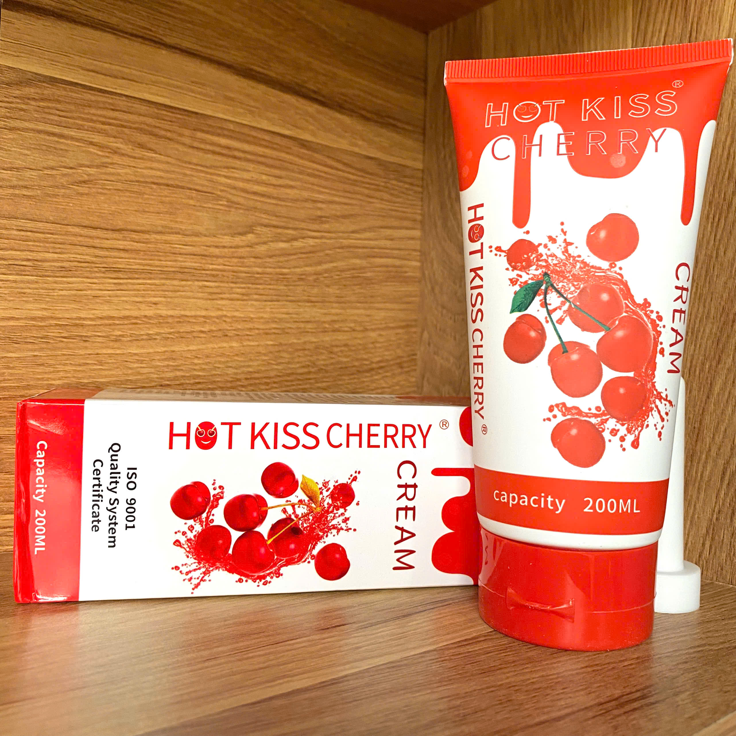 Phân phối Dung Dịch Gel Bôi Trơn Hương Cherry Hot Kiss Dung tích 200ml Dùng Bao Đã - Nơi Bán Gel bôi giá sỉ