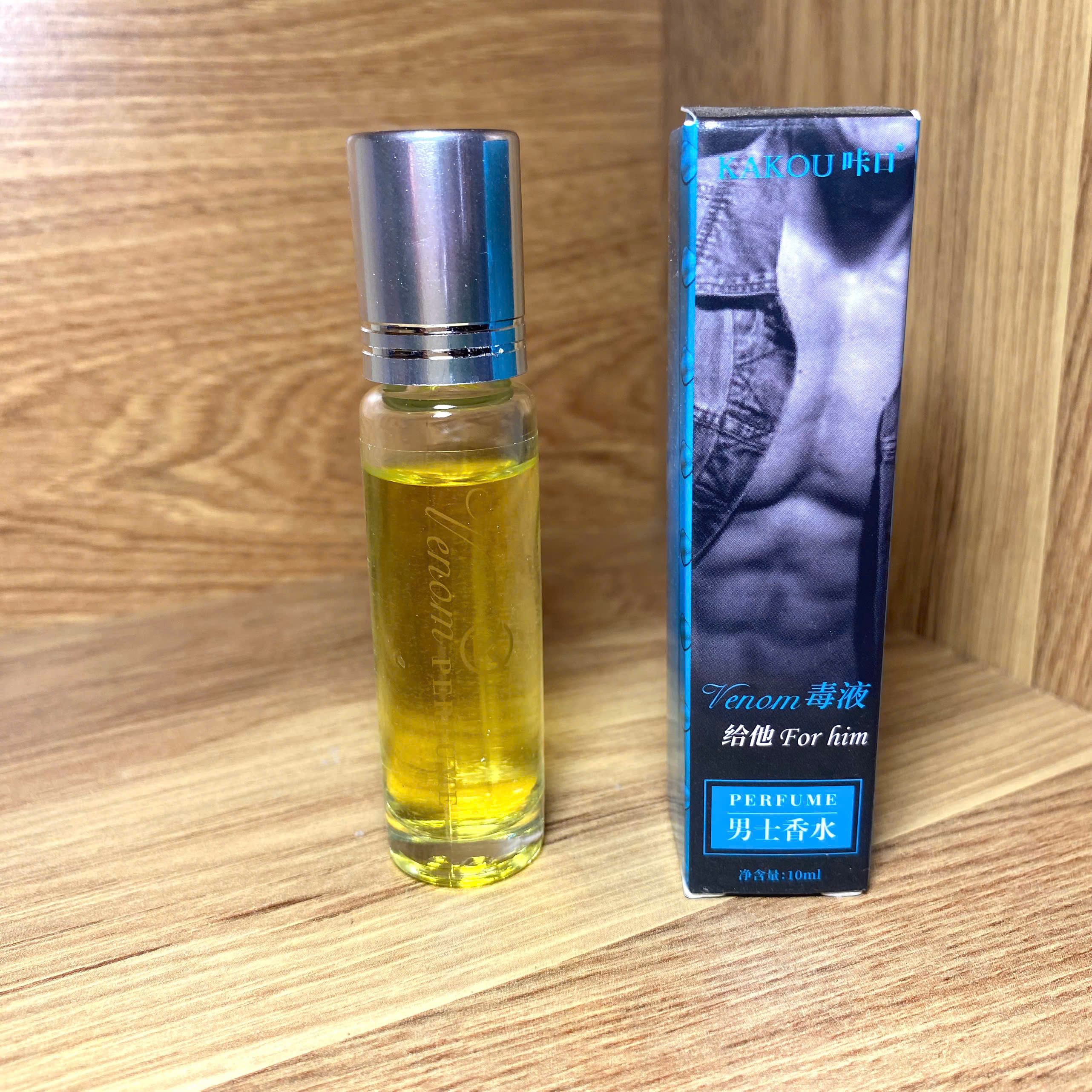 Bỏ sỉ Nước Hoa Kích Tình Dục Nữ Venom For Him Dạng Lăn 10ml có tốt không?