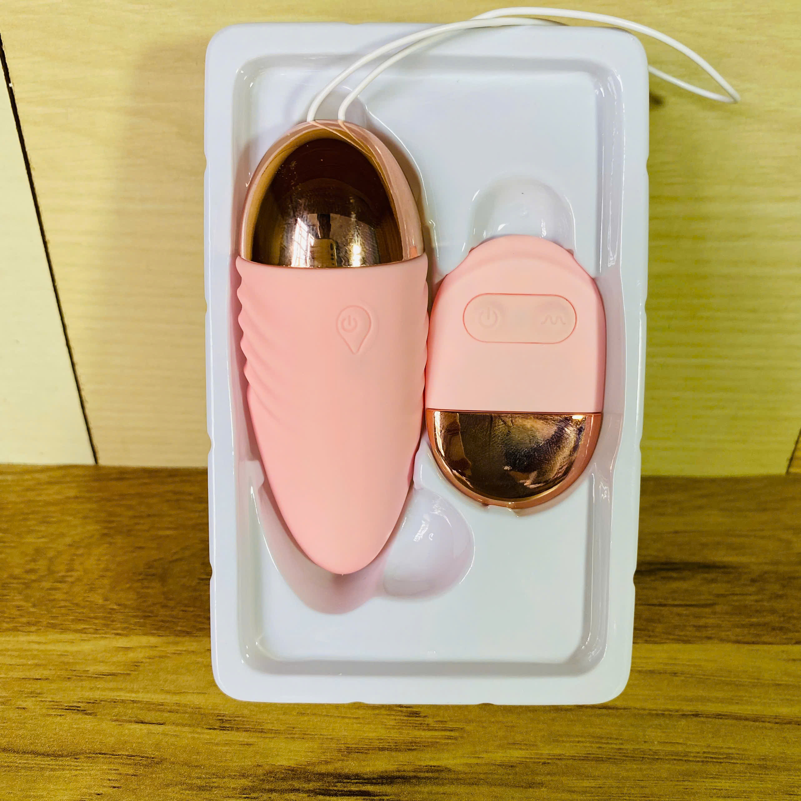 Trứng Rung We Love Vibrator 12 chế độ rung - Không Dây_ Điều Khiển Từ Xa, Rung Mạnh Cho Nữ Trứng Rung We Love Vibrator 12 chế độ rung - Không Dây_ Điều Khiển Từ Xa, Rung Mạnh Cho Nữ